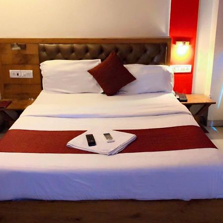 Grandeur By Avion Palace Near T2 International Airport Мумбай Екстериор снимка