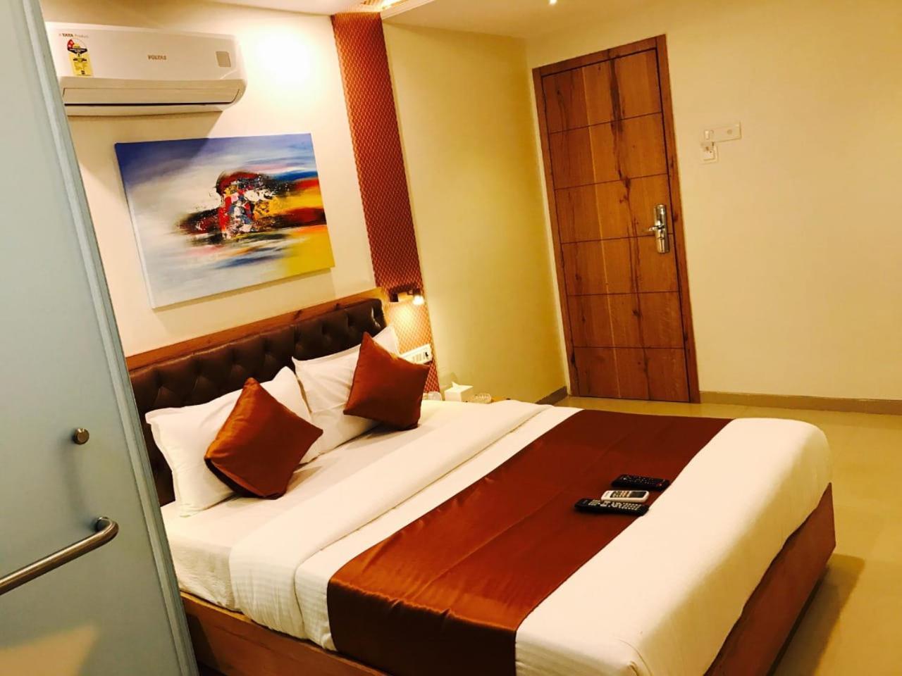 Grandeur By Avion Palace Near T2 International Airport Мумбай Екстериор снимка