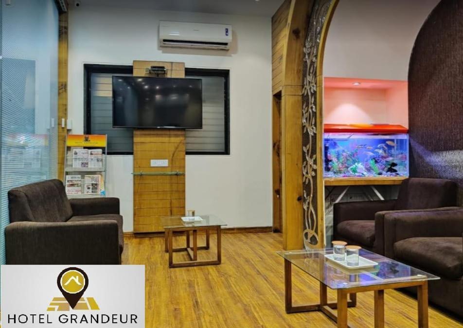 Grandeur By Avion Palace Near T2 International Airport Мумбай Екстериор снимка