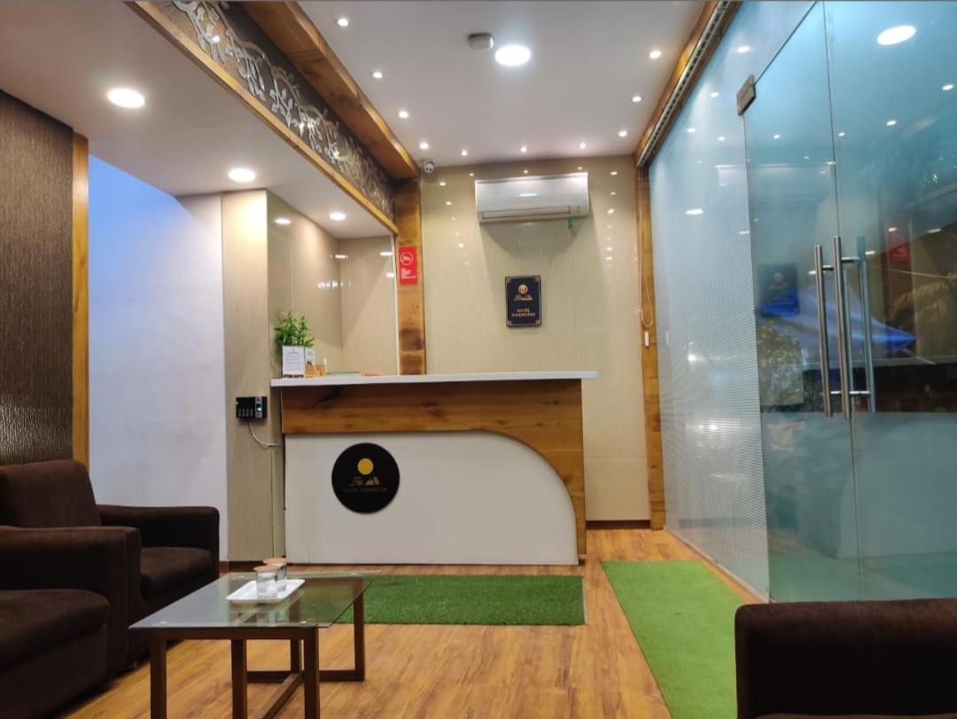 Grandeur By Avion Palace Near T2 International Airport Мумбай Екстериор снимка