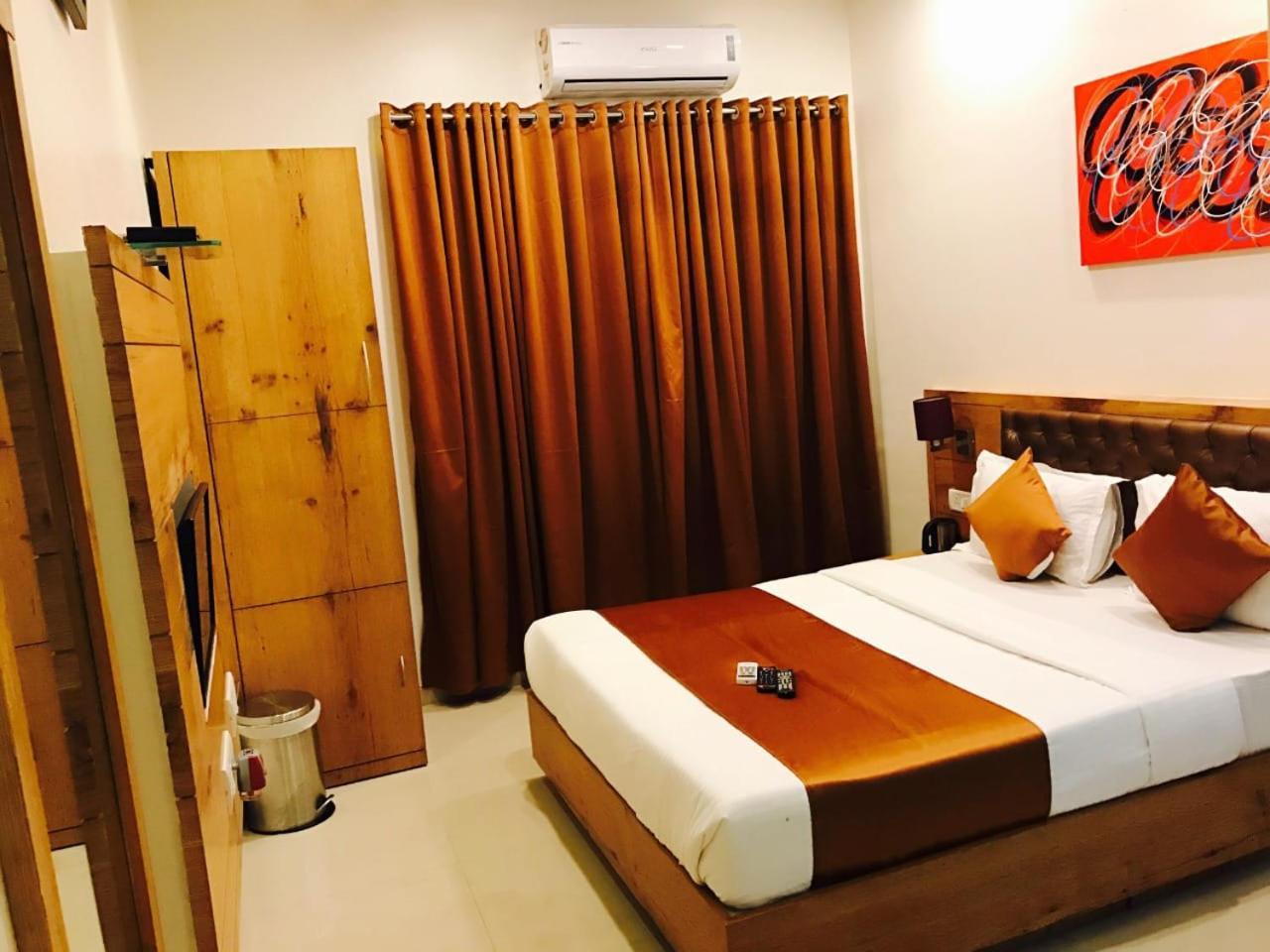Grandeur By Avion Palace Near T2 International Airport Мумбай Екстериор снимка