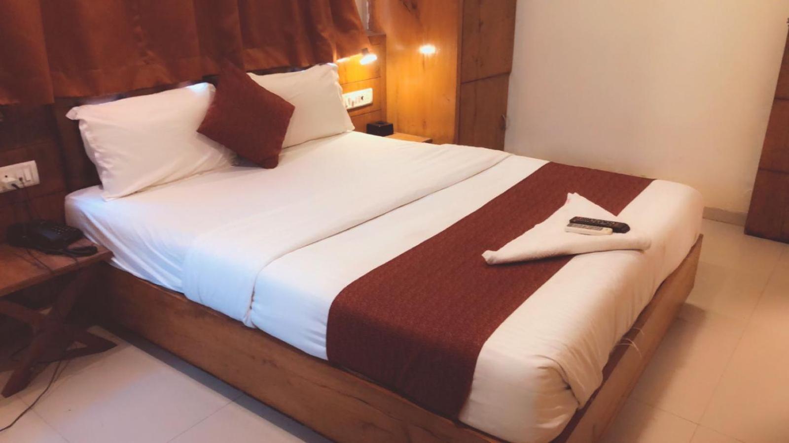 Grandeur By Avion Palace Near T2 International Airport Мумбай Екстериор снимка