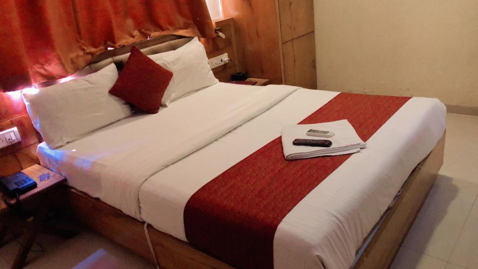 Grandeur By Avion Palace Near T2 International Airport Мумбай Екстериор снимка